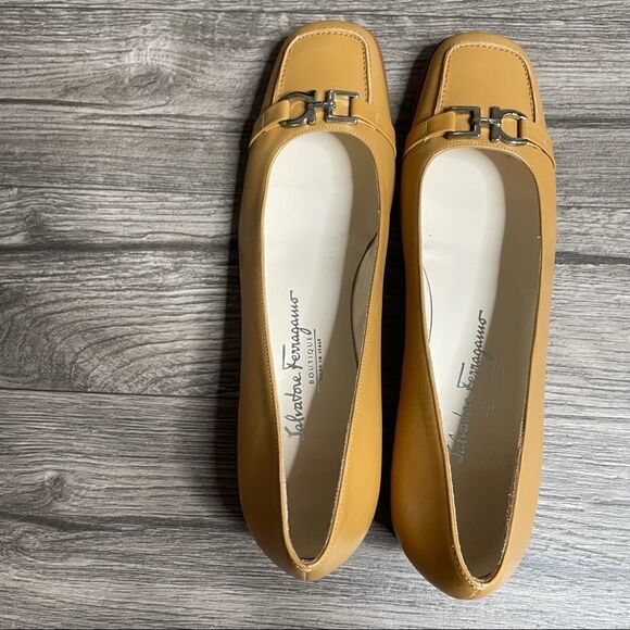 REVOLVE SALVATORE FERRAGAMO Horse Bit Flat Loafer size 9, 4A - Picture 10 of 11